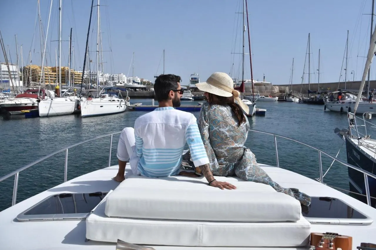 Hotel Luxury Boat Karamba I San Miguel de Abona Hotel en barco